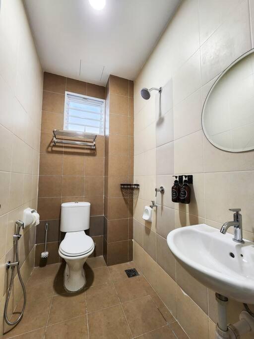 Holiday home Near Aeon 15 Pax Wifi Game Smart Tv Rawang