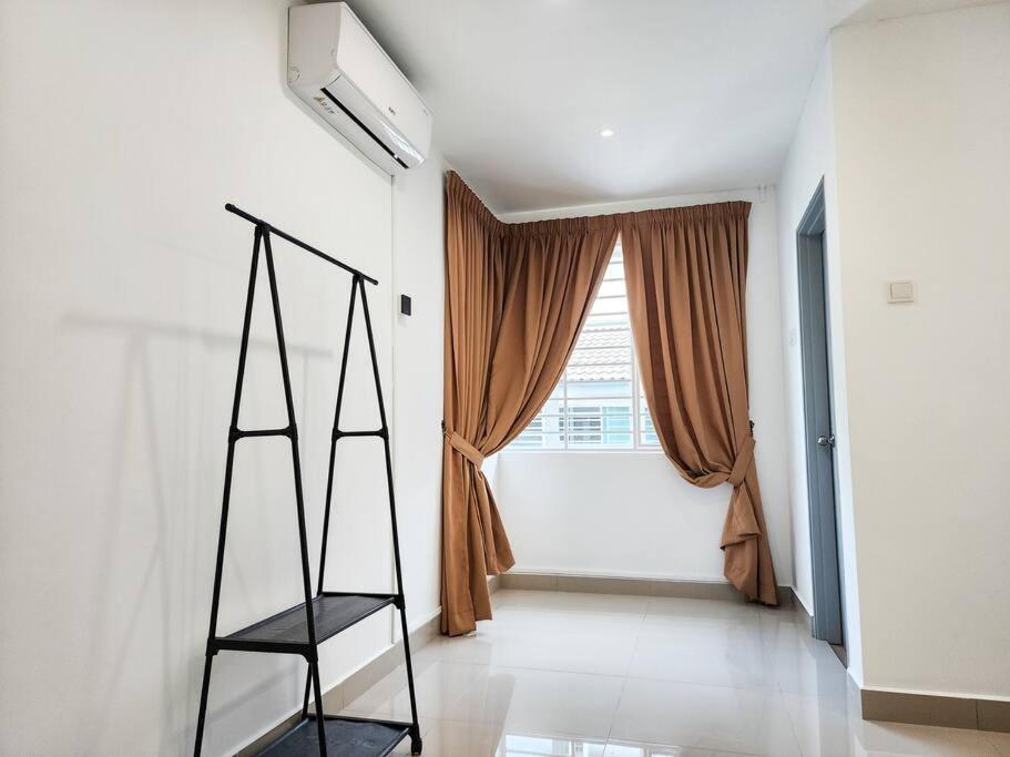 Near Aeon 15 Pax Wifi Game Smart Tv Holiday home *